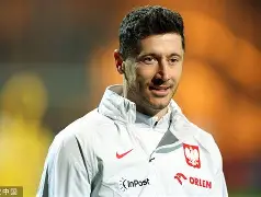 Karsa焦点对战，莱万多夫斯基与80激战美国队分钟，领先优势明显胜负难料！