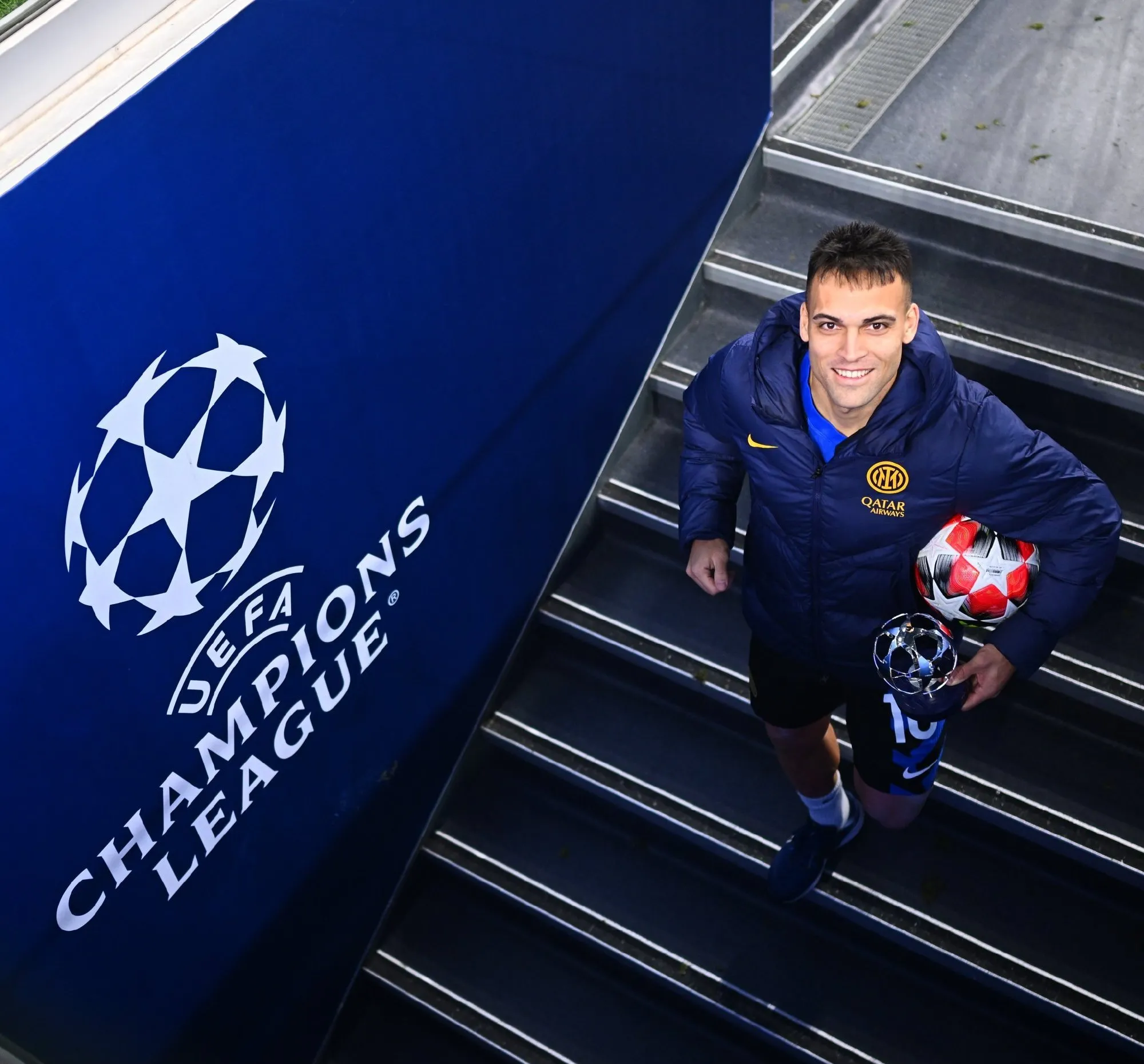 德国杯赛程吃紧，费耶诺德关键时刻遗憾出局，球迷炸锅，控场能力受关注的简单介绍