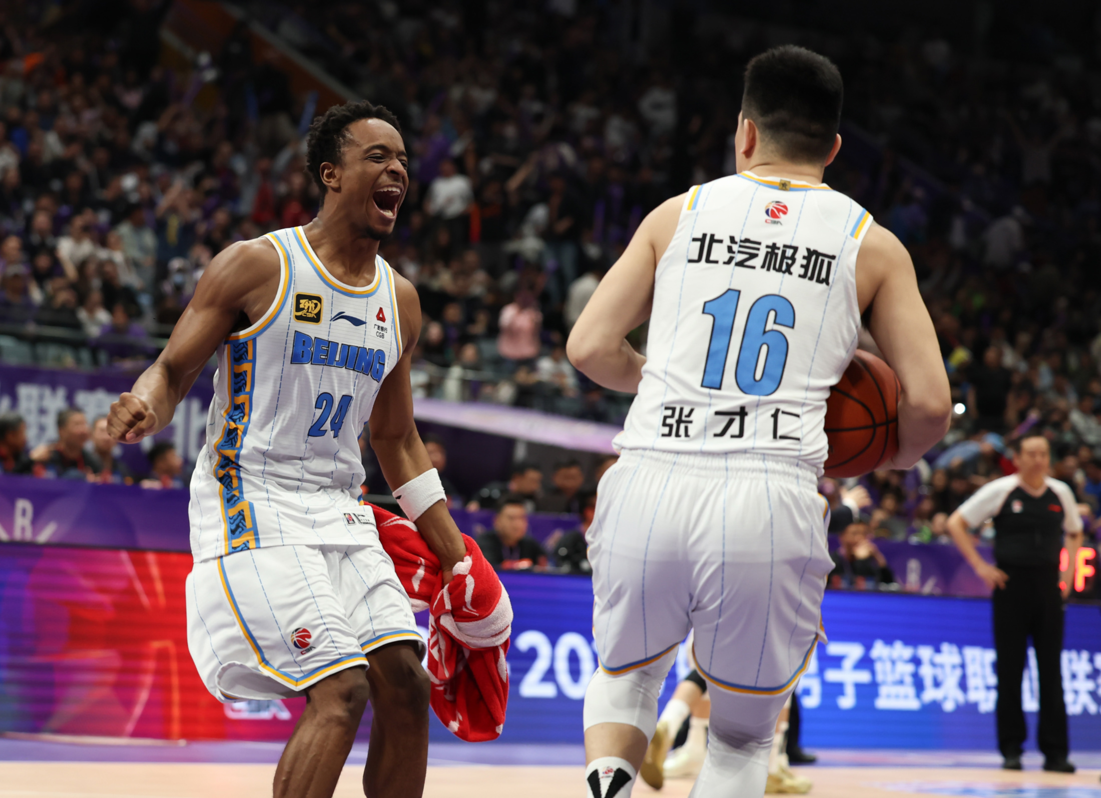 窗口期NBA季后赛焦点战，北京首钢止住颓势，赛场秩序良好，身体对抗强度拉满的简单介绍
